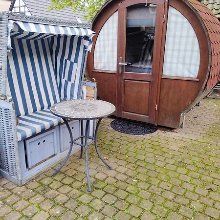 Für Alleinreisende- Single Room- Rustikales freistehendes Mini Holzfass zum Schlafen, mit angrenzendem Badezimmer! Leverkusen Exterior foto