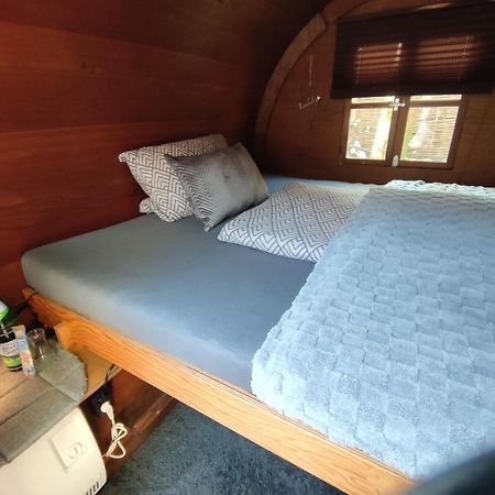 Für Alleinreisende- Single Room- Rustikales freistehendes Mini Holzfass zum Schlafen, mit angrenzendem Badezimmer! Leverkusen Exterior foto