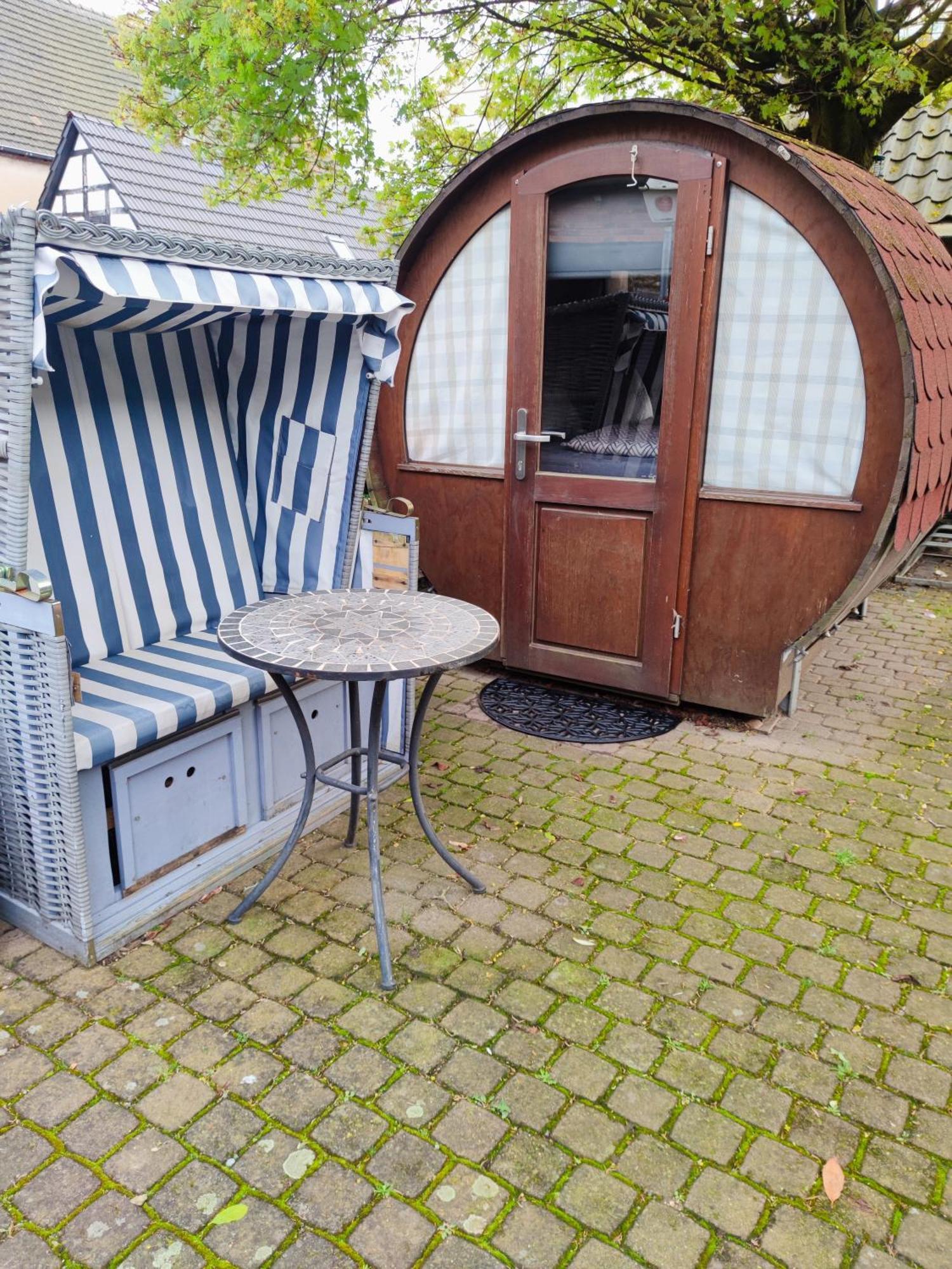 Für Alleinreisende- Single Room- Rustikales freistehendes Mini Holzfass zum Schlafen, mit angrenzendem Badezimmer! Leverkusen Exterior foto