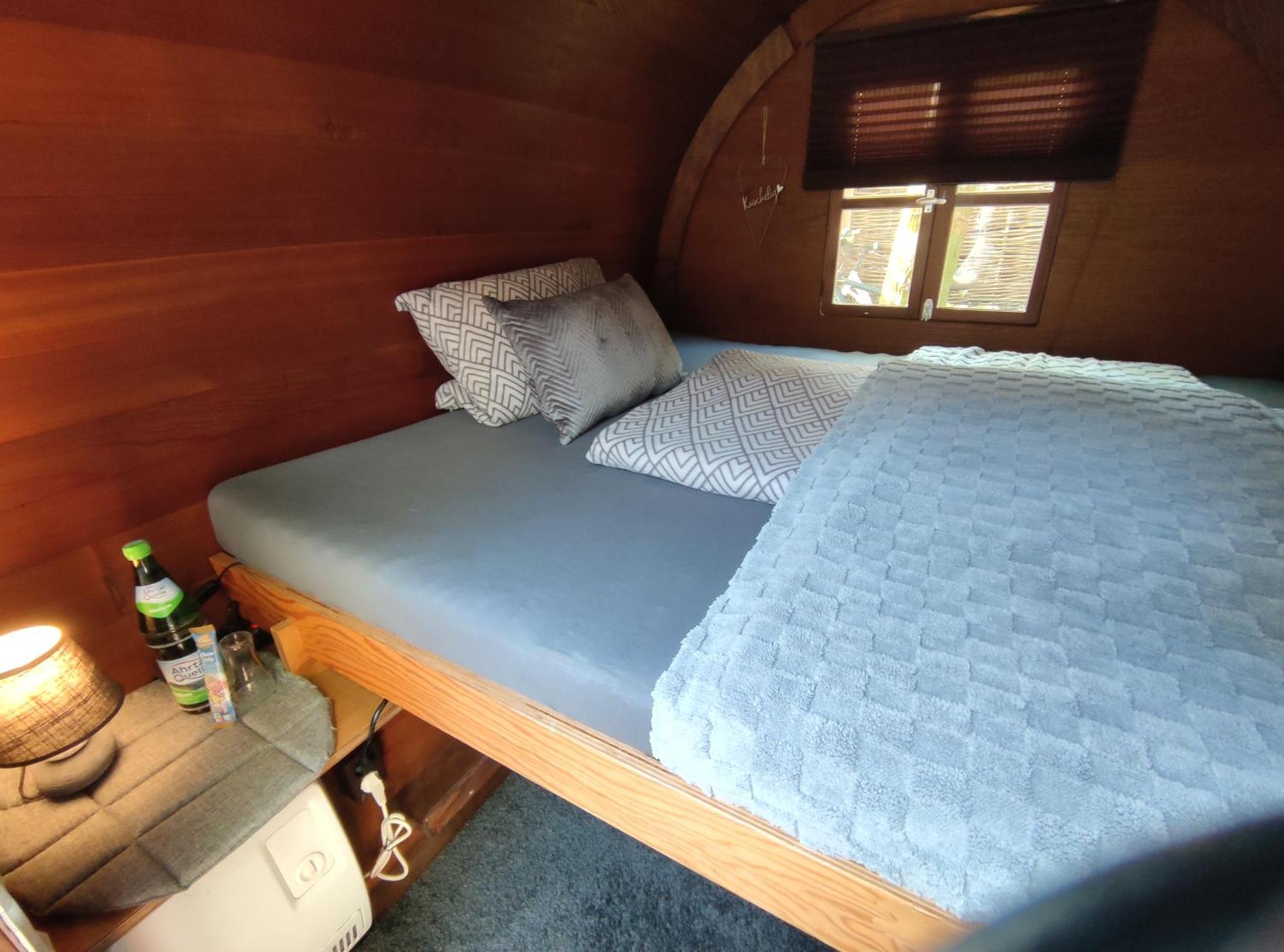 Für Alleinreisende- Single Room- Rustikales freistehendes Mini Holzfass zum Schlafen, mit angrenzendem Badezimmer! Leverkusen Exterior foto